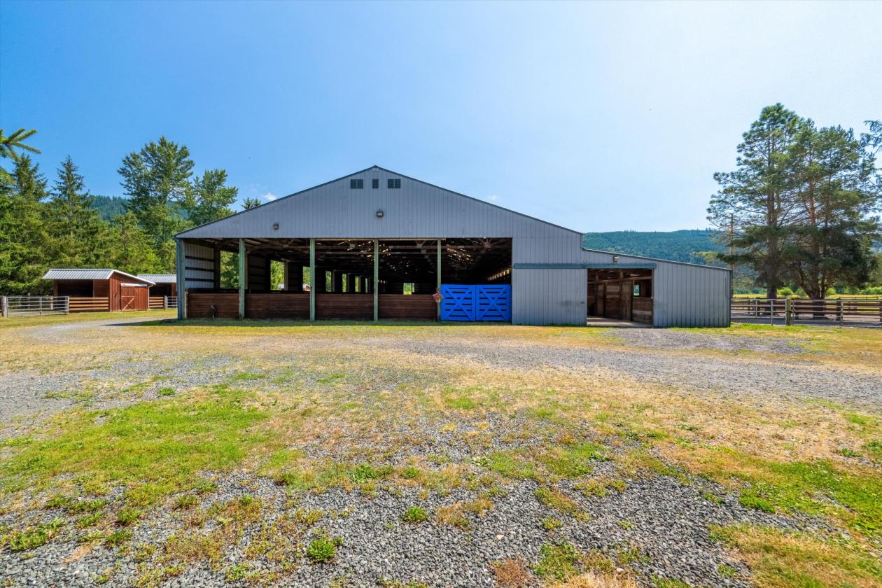 Blue Gate Farm - Equestrian Facility on 35 Acres - photo 4