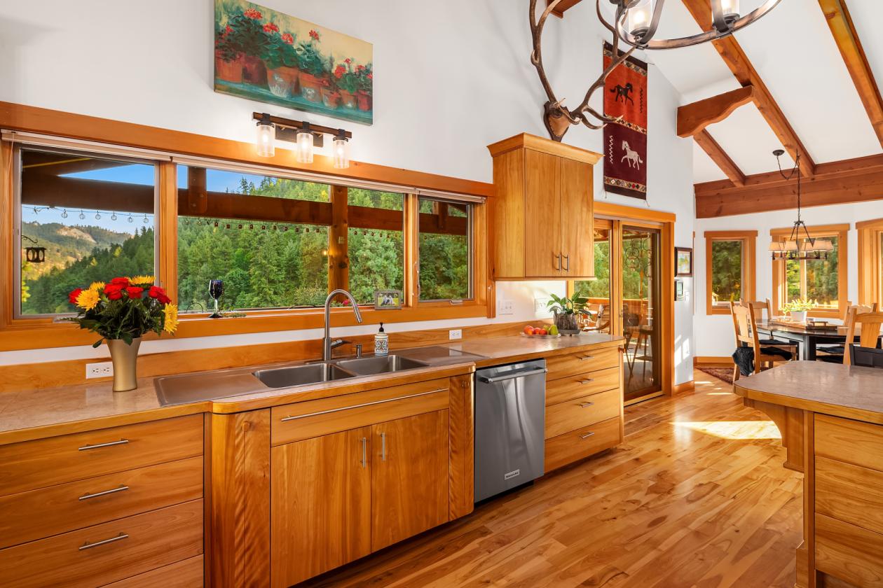 Where Mountain Living and Equestrian Dreams Come T - photo 9