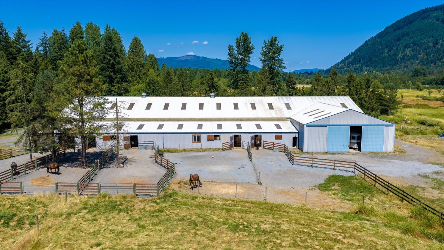 Blue Gate Farm - Equestrian Facility on 35 Acres - photo 18