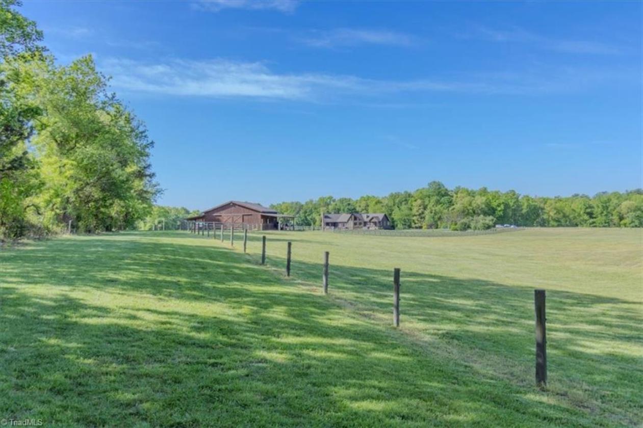Luxury equestrian farm with custom home - photo 24