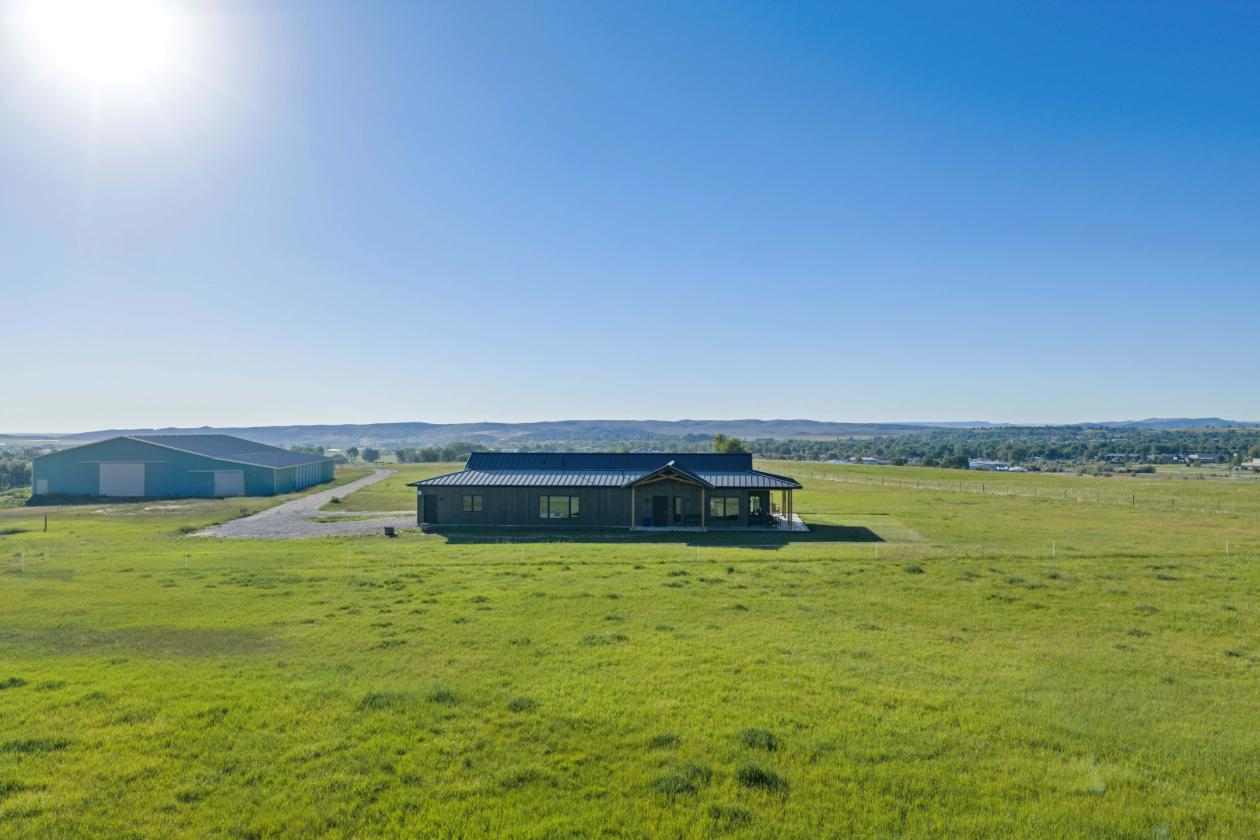 Exceptional horse property with beautiful views - photo 19