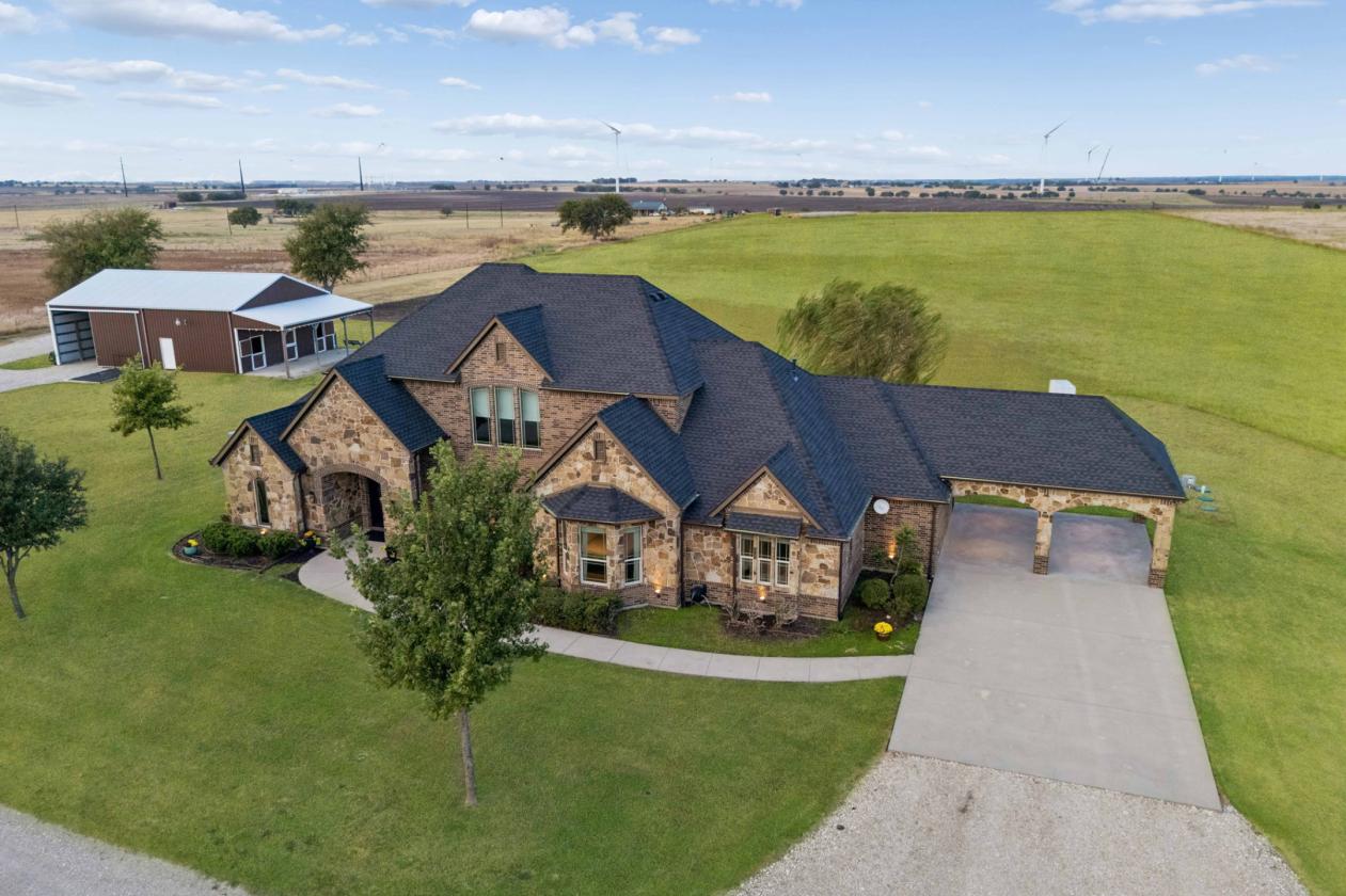 CUSTOM COUNTRY RETREAT ON 25 ACRES - photo 1