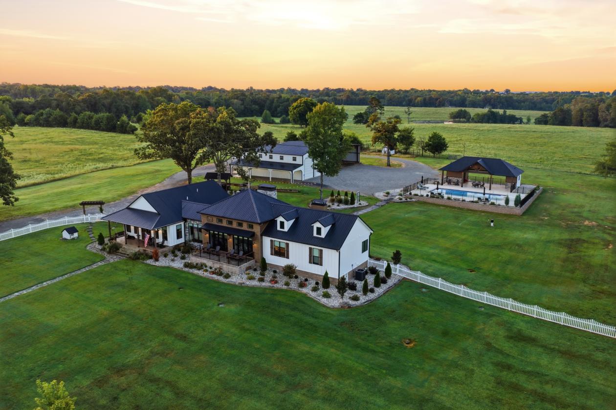 Luxury Horse Estate | Pool, Barn, Shop +28-71 Ac - photo 10