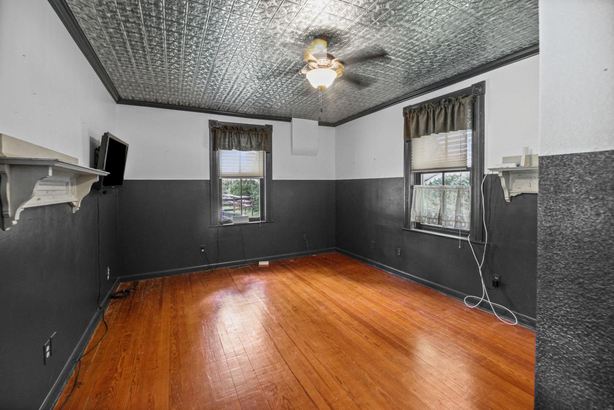 Historic Equestrian Retreat on 4.28 Acres - photo 17