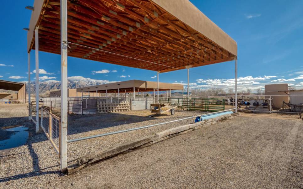 Horse property with casita and views Corrales, Sandoval