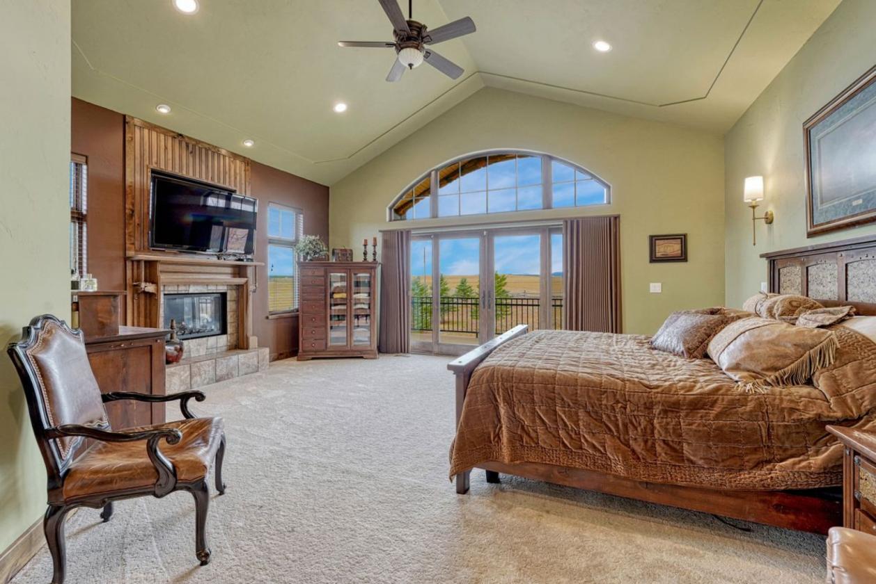 Timeless Equestrian Living Made for Entertaining - photo 22