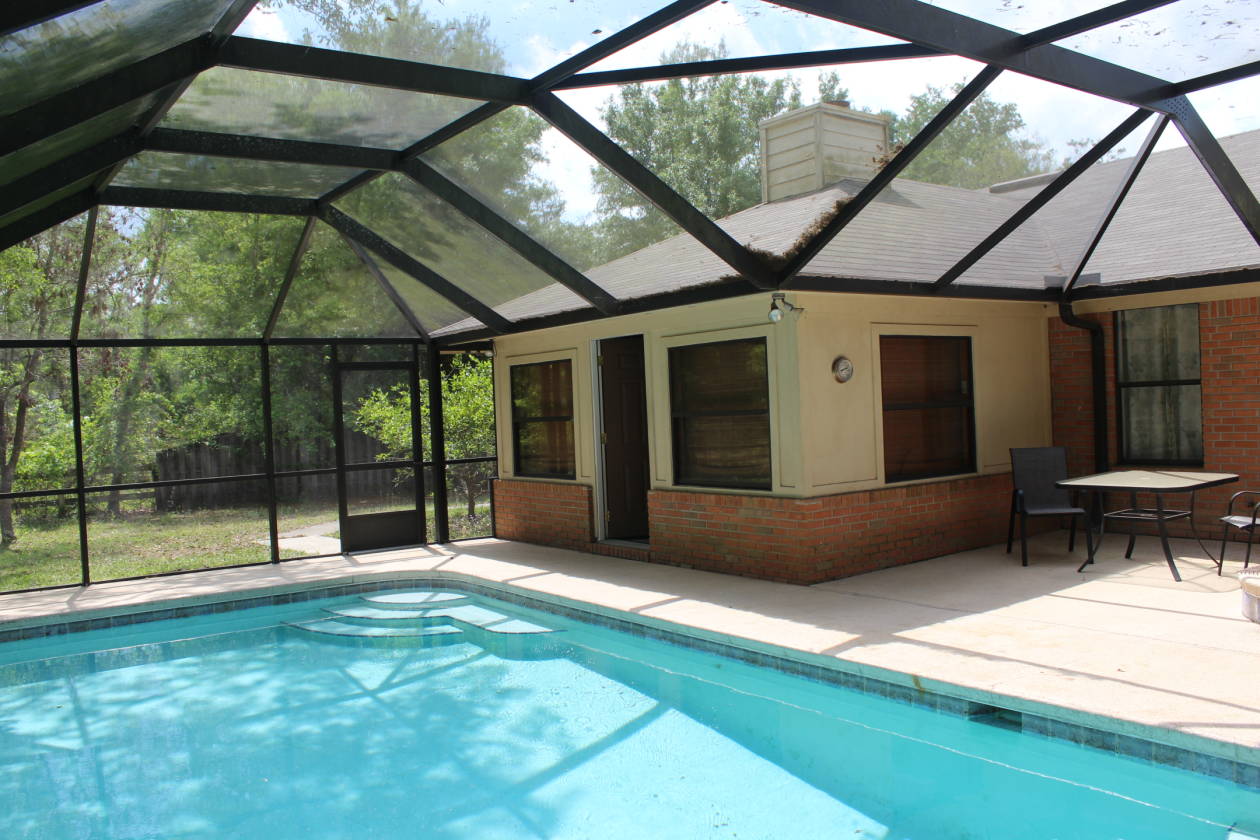 Quaint three bedroom pool home with three stall pole barn... Middleburg, Clay County, Florida