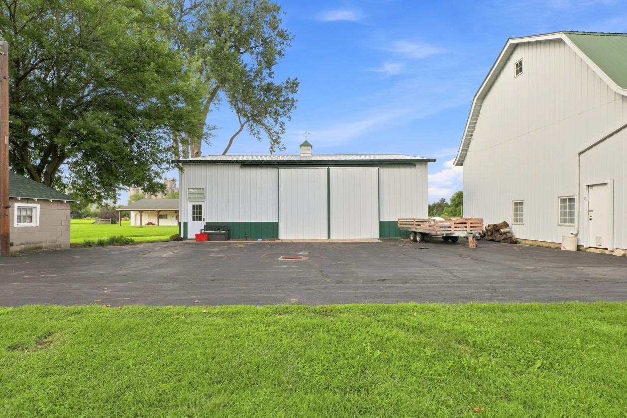 Turnkey Country Living with Equestrian Potential - photo 9