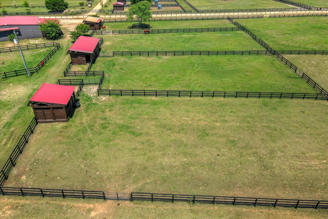Exceptional 18.25-acre equestrian property - photo 19