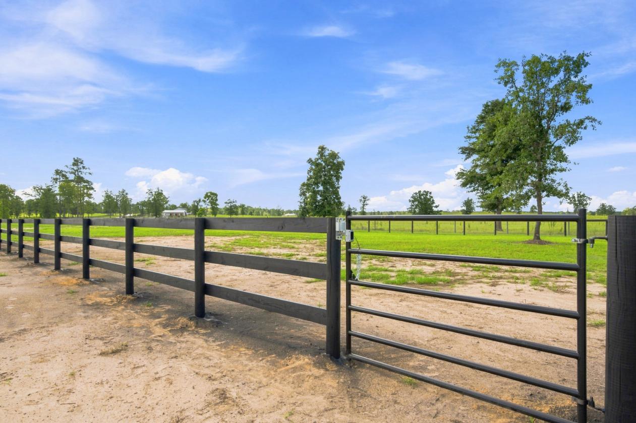 New Move-In Ready Equestrian Home on 8.72 Acres - photo 23