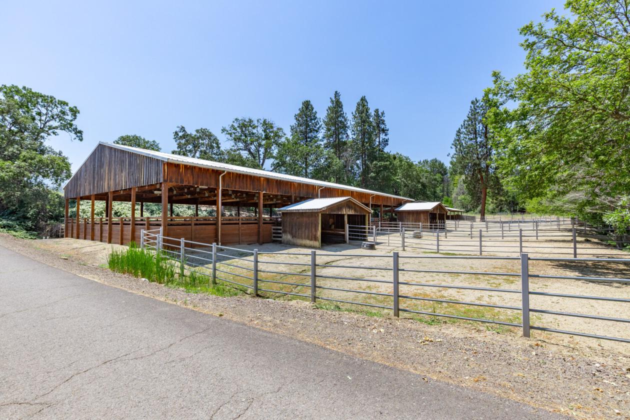 Premier Southern Oregon Equestrian Estate - photo 6