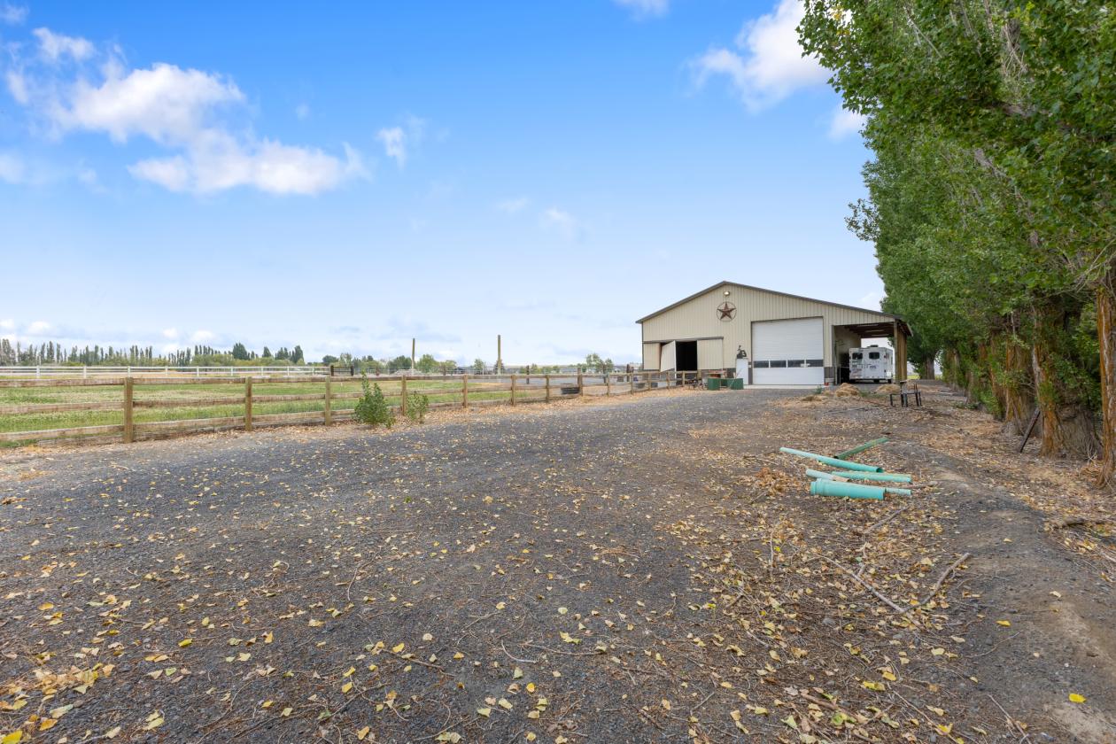 Lakeview Equestrian Estate w/ Shop & Barn - photo 9