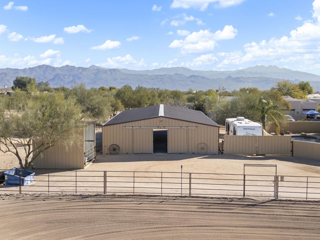 HORSE ENTHUSIAST'S RANCH - ULTIMATE WINTER RETREAT - photo 8