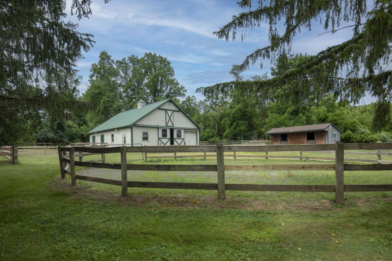 Thoughtfully Designed Horse Farm & Home - photo 4