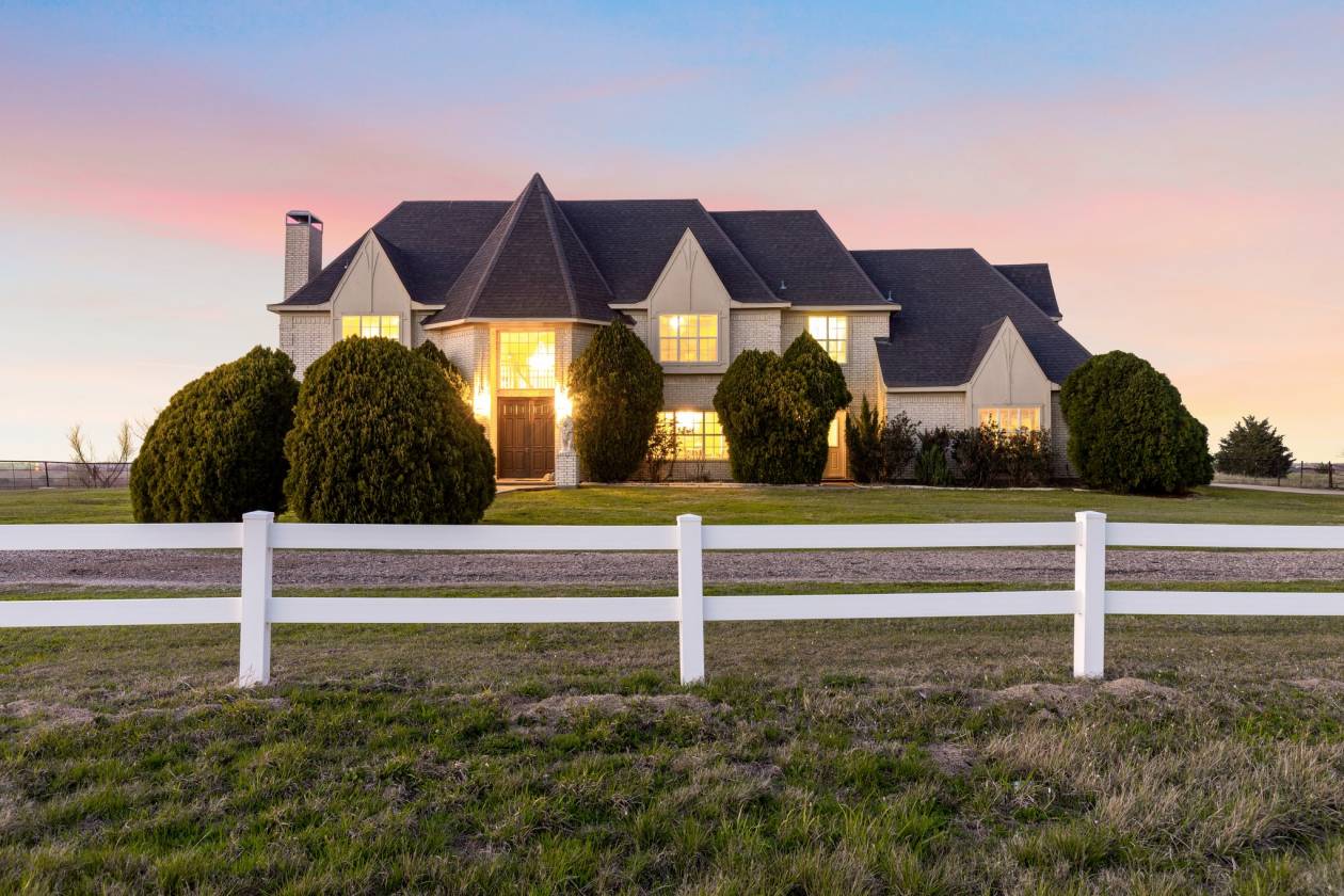 Horse Property for sale.