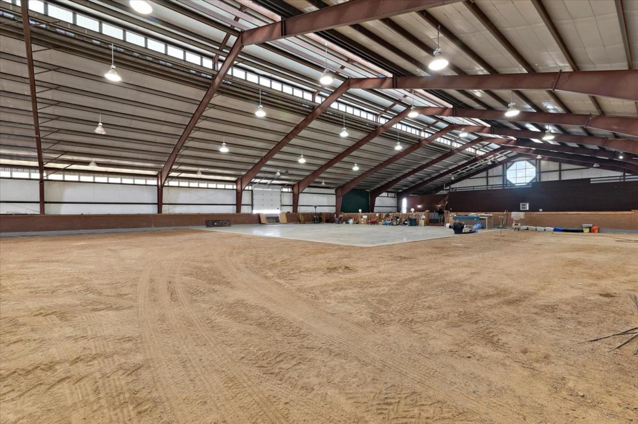 Pueblo ranch with 27,125 sq ft building - photo 23