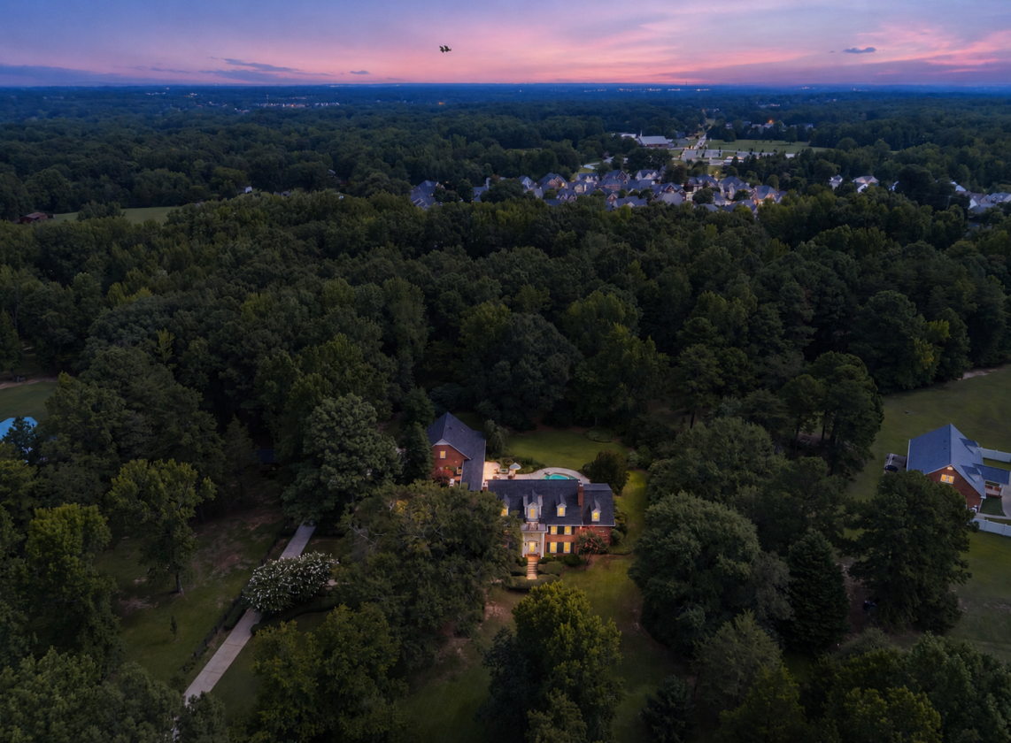 ROUX MANOR | AN EQUESTRIAN ESTATE & MINI FARM - photo 2