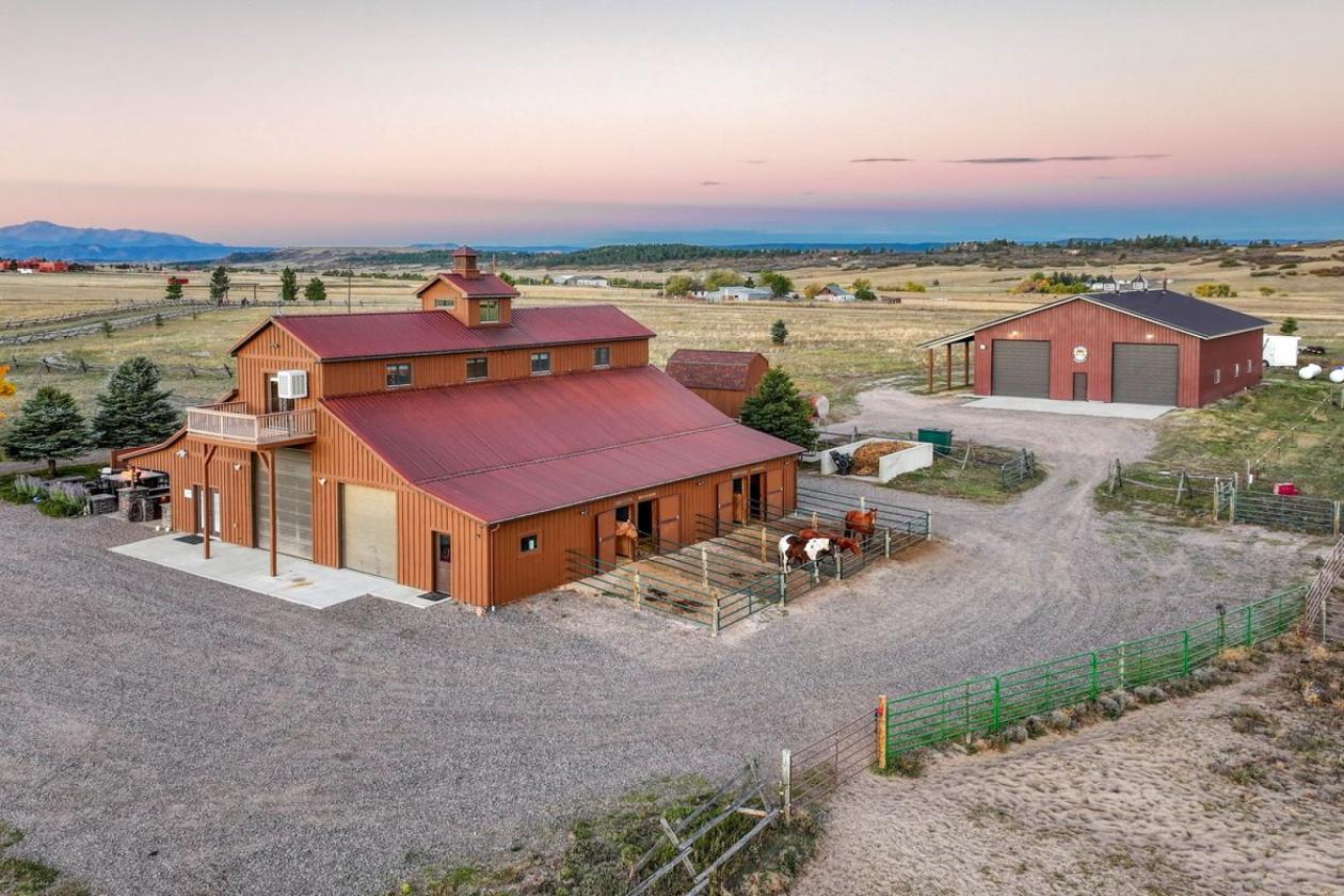 Timeless Equestrian Living Made for Entertaining - photo 13