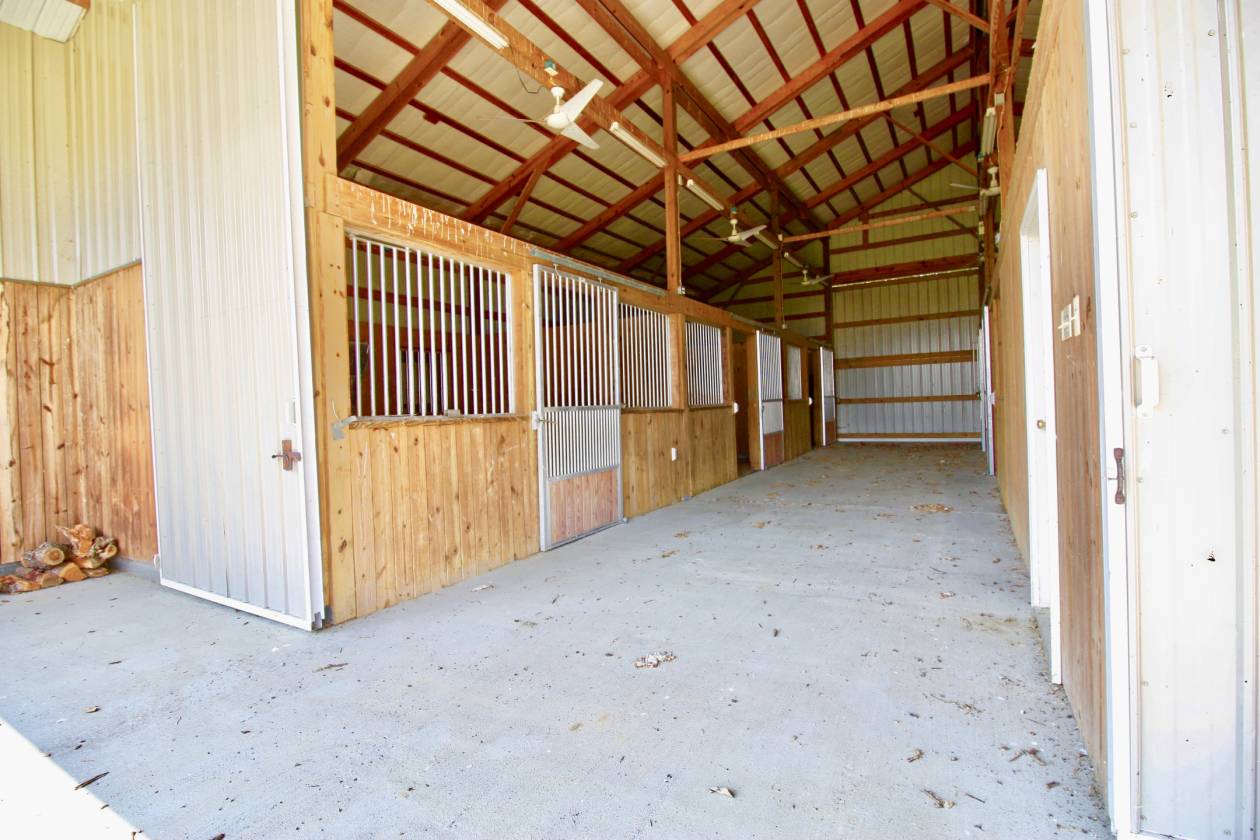Luxury MiniFarm with 9.7 Acres and 5Stall Horse Barn Danville, Boyle County, Kentucky