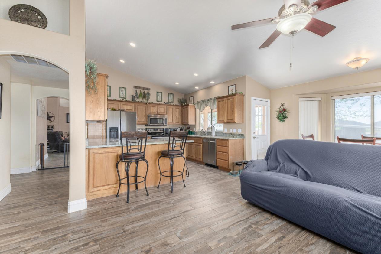 Equestrian Property in the heart of Desert Hills - photo 9