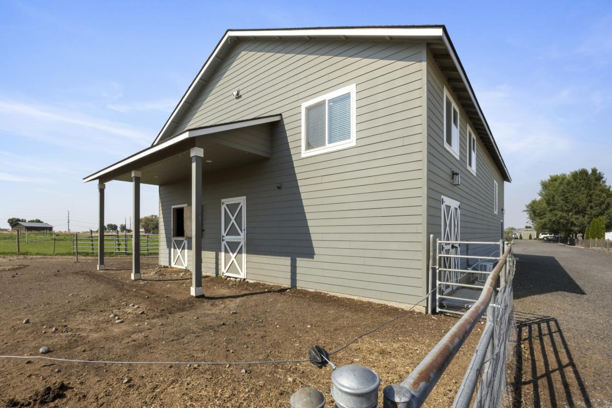 Custom Home on 3.49 Acres With Shop - photo 24