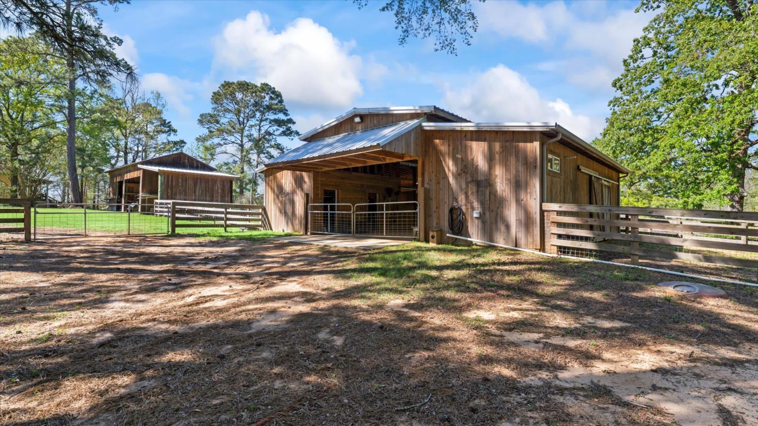 34 Acre Horse Estate with newly renovated home - photo 2