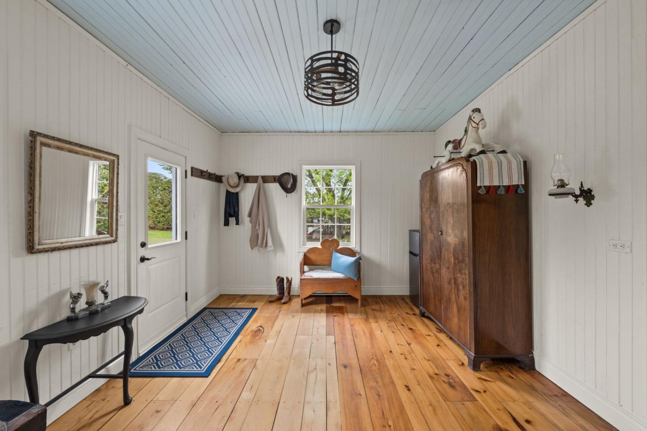 Turnkey equestrian farm w/renovated house/barns! - photo 8