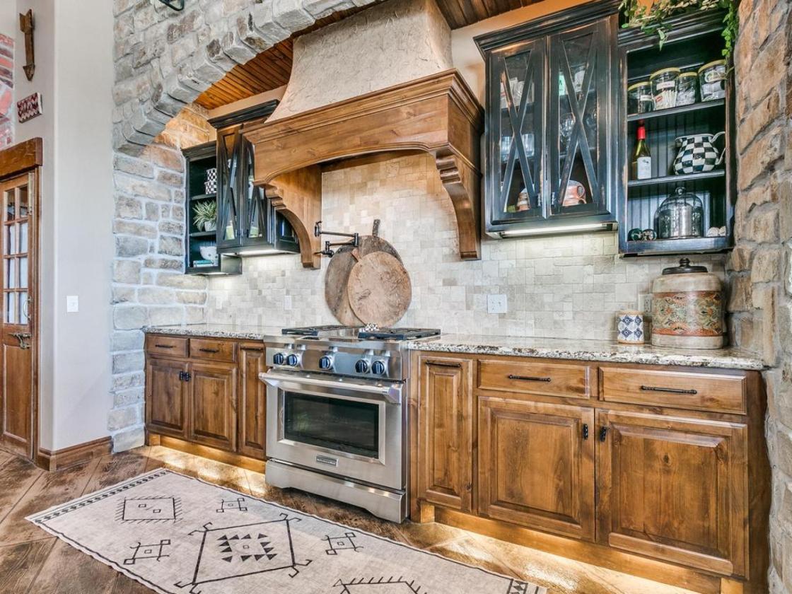 Rustic Elegance Meets Ultimate Equestrian Retreat - photo 19