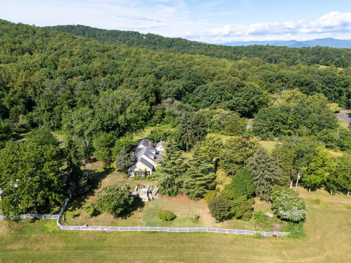 Stunning 30 Acre Horse Farm near Charlottesville - photo 27