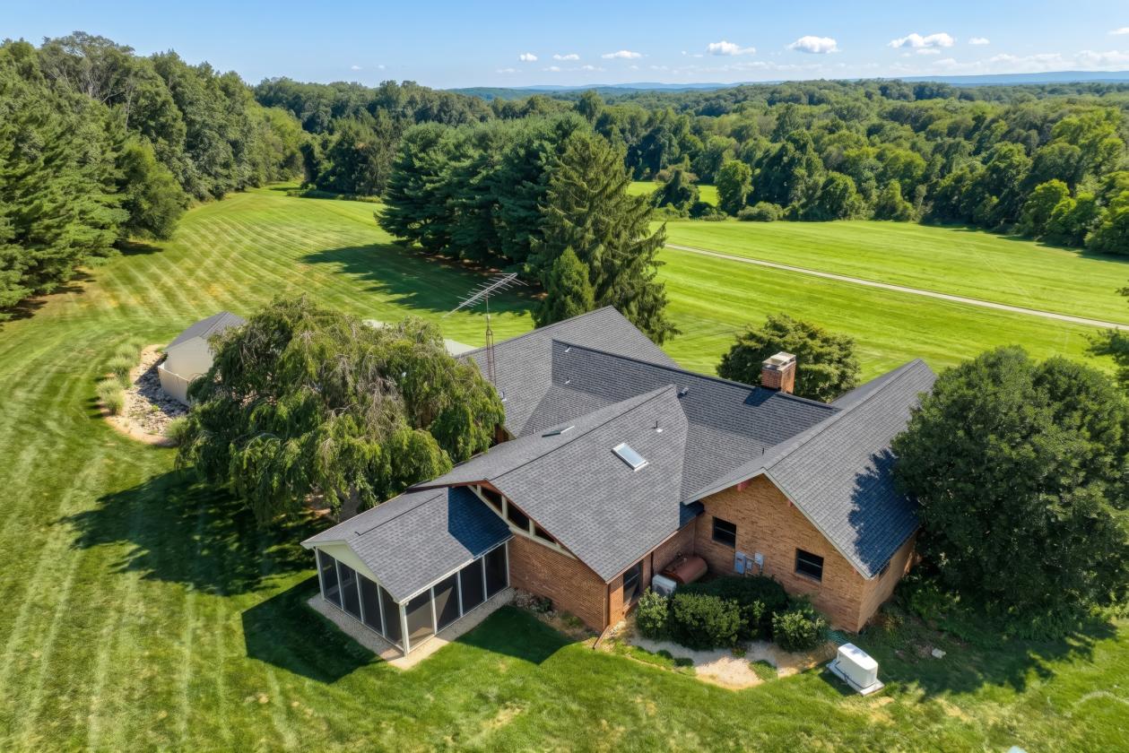 Stunning Horse Property with Indoor Arena - photo 18