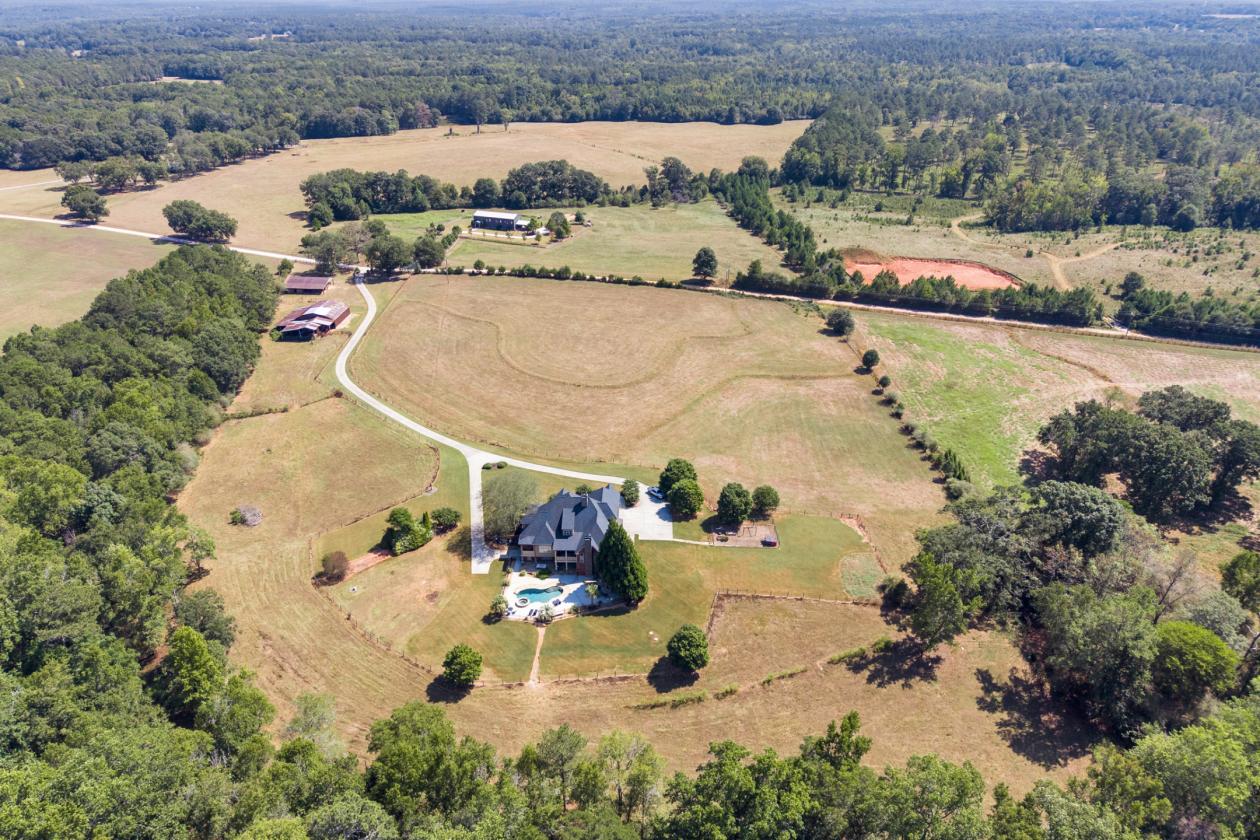 Luxury Country Estate on 15.6 Acres - photo 2