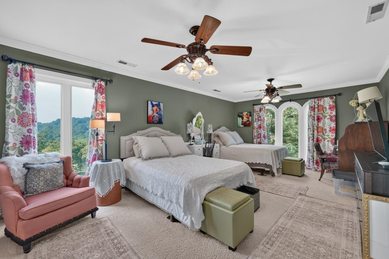 Executive-style home on 11+ acres in Elkmont, AL - photo 19