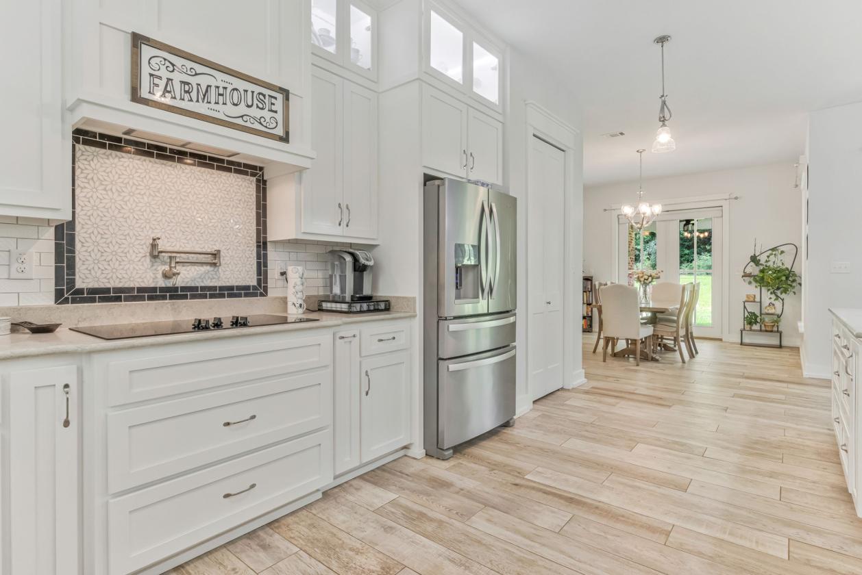 Fully Fenced 6-Acre Farmhouse!!! - photo 12