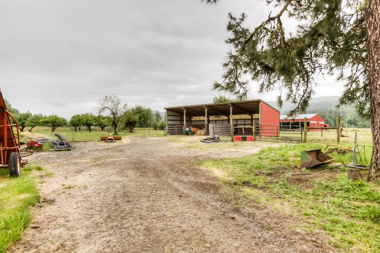 54.86 acre Oregon Farm/Livestock or Horses Lyons, Linn County, Oregon