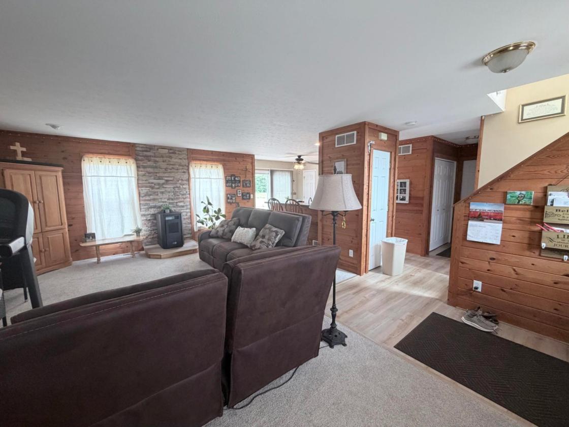 Beautiful Home on 15 Acres!! - photo 11