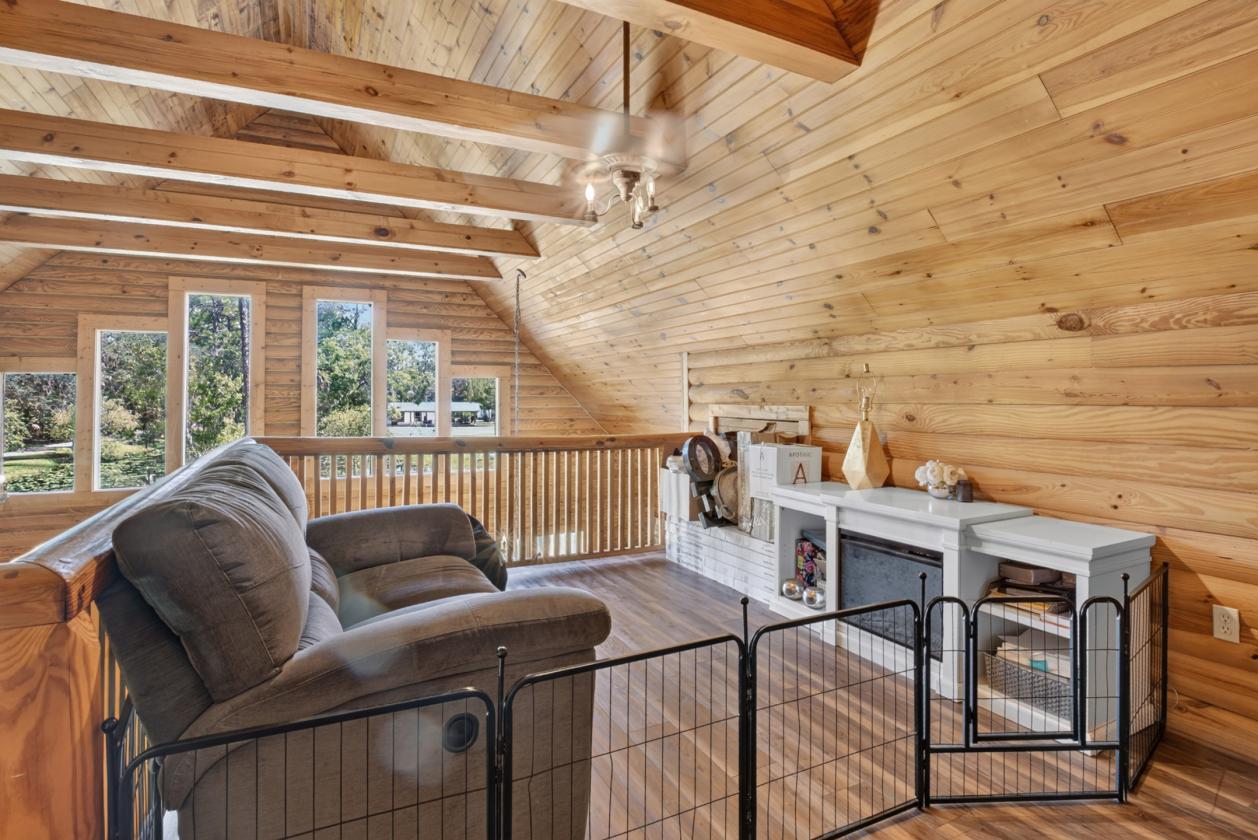 Log Home on 10 acres - Bring your horses! - photo 16