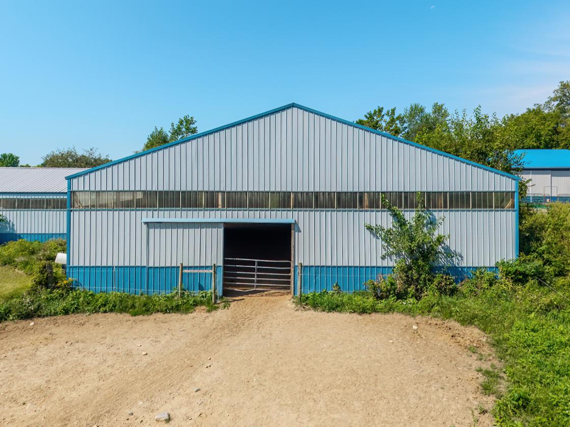 60x12 indoor riding arena,11 Stalls,10 acres,4 bed - photo 11