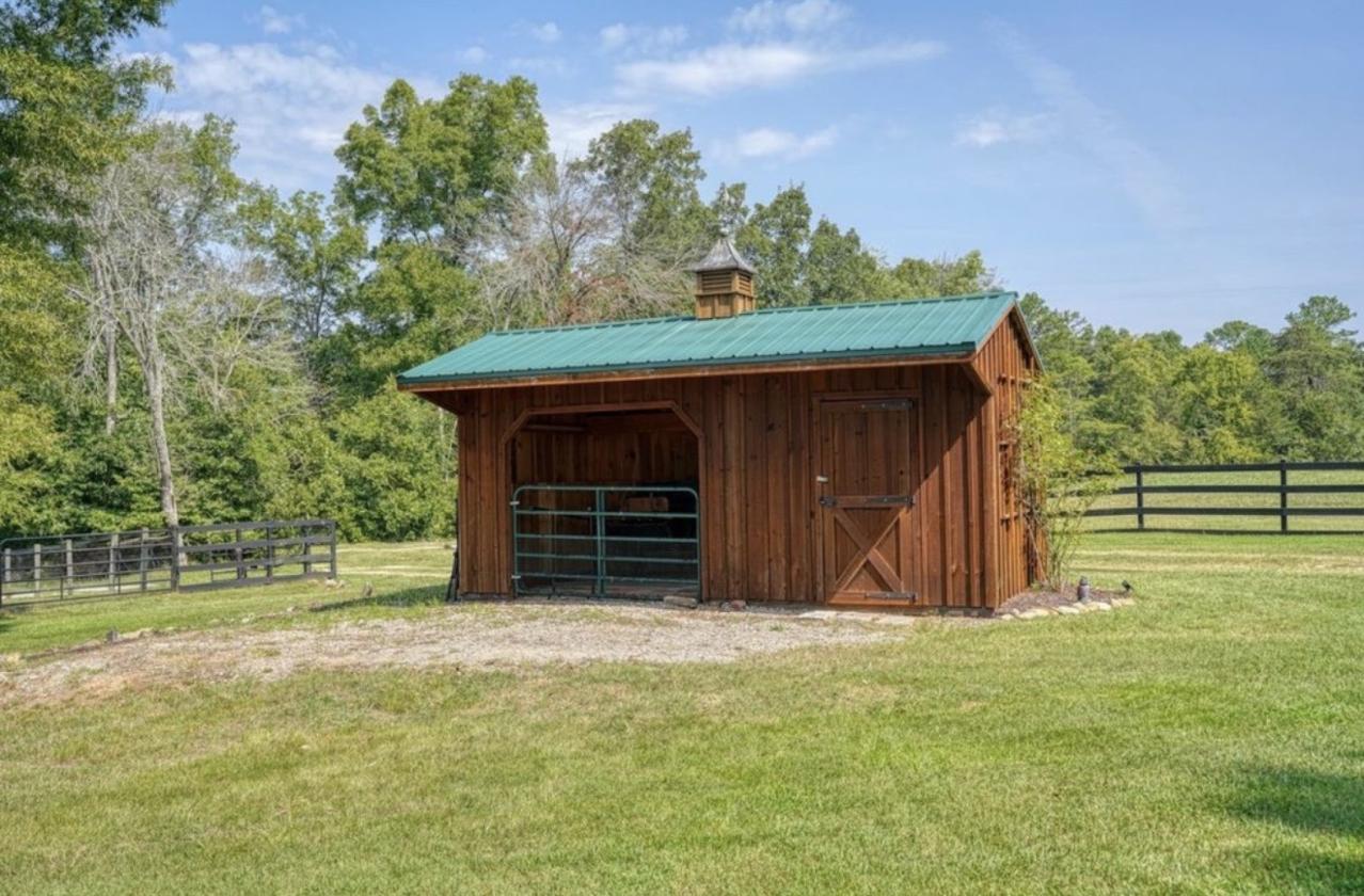 Beautiful Equestrian Property - photo 3