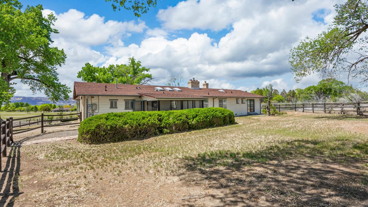 Rare equestrian sanctuary set on over 14 acres - photo 9