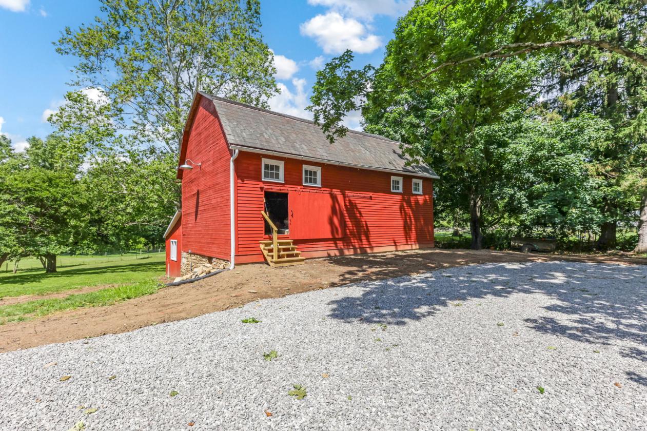 Restored 1885 Italianate Farmhouse on 7 Acres - photo 5