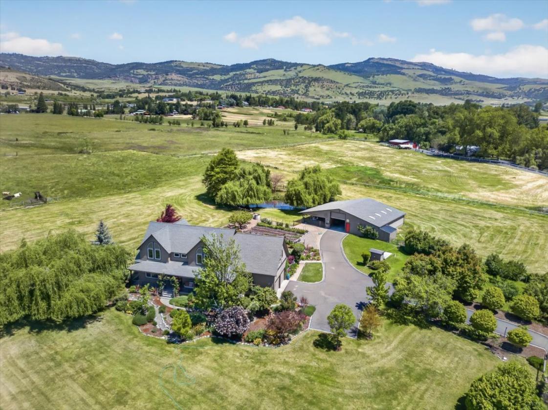 Country living close to Downtown Ashland - photo 6
