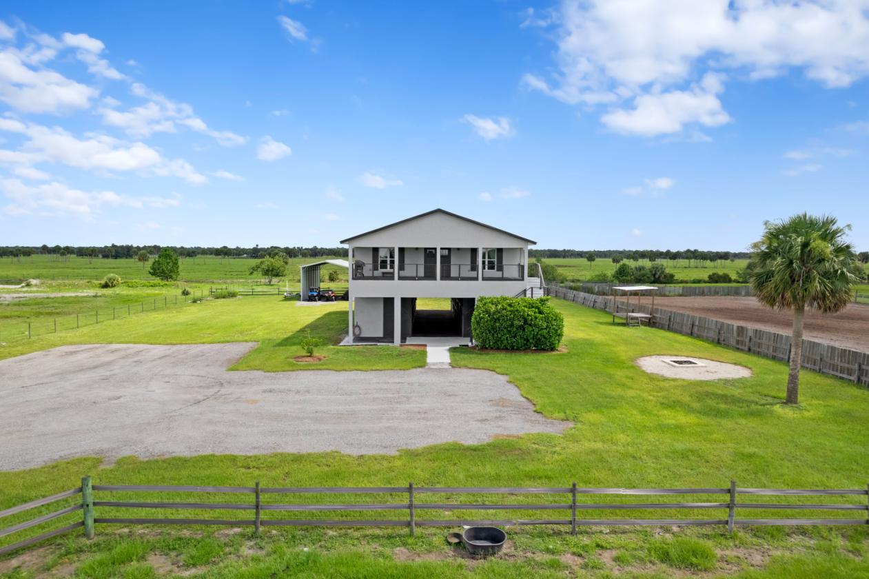 8 STALLS  •  8+ ACRES • ARENA • TURNKEY HOME - photo 4
