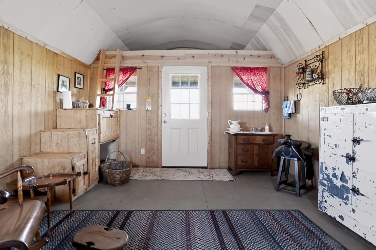 Ideal Equestrian training & boarding facility - photo 24
