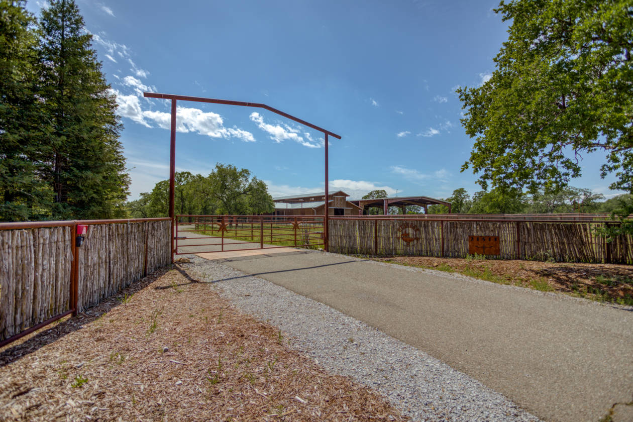 Luxury Equestrian Estate with Covered Arena Palo Cedro, Shasta County