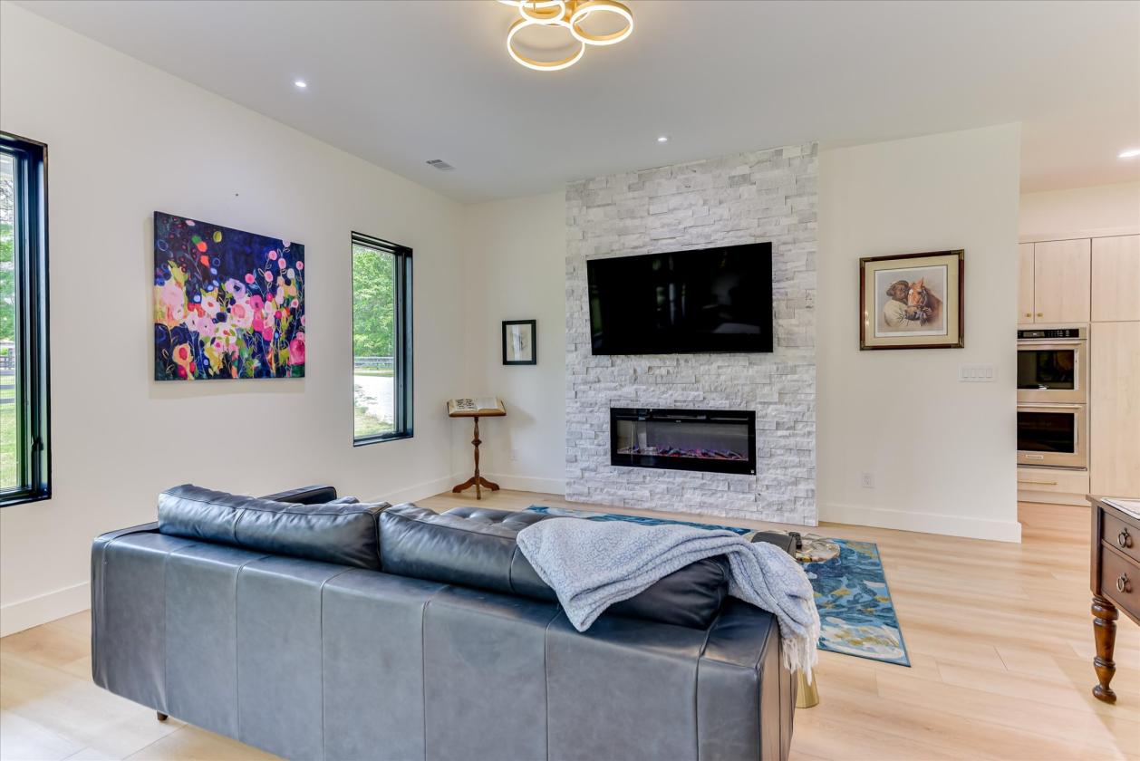 6 Stall Modern Luxury Farm in Equestrian Community - photo 26