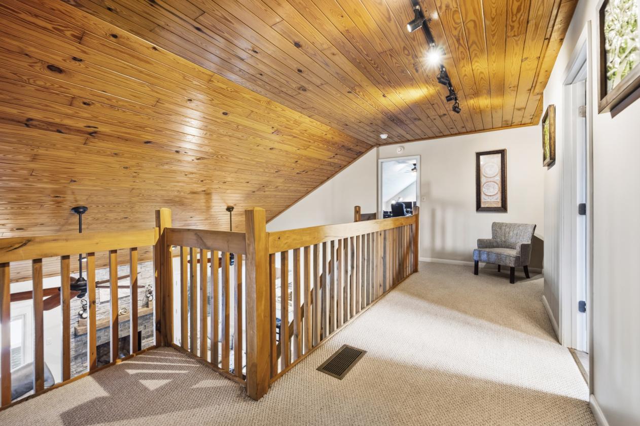 Private Estate Home w/Pool, Barn & Geothermal - photo 22