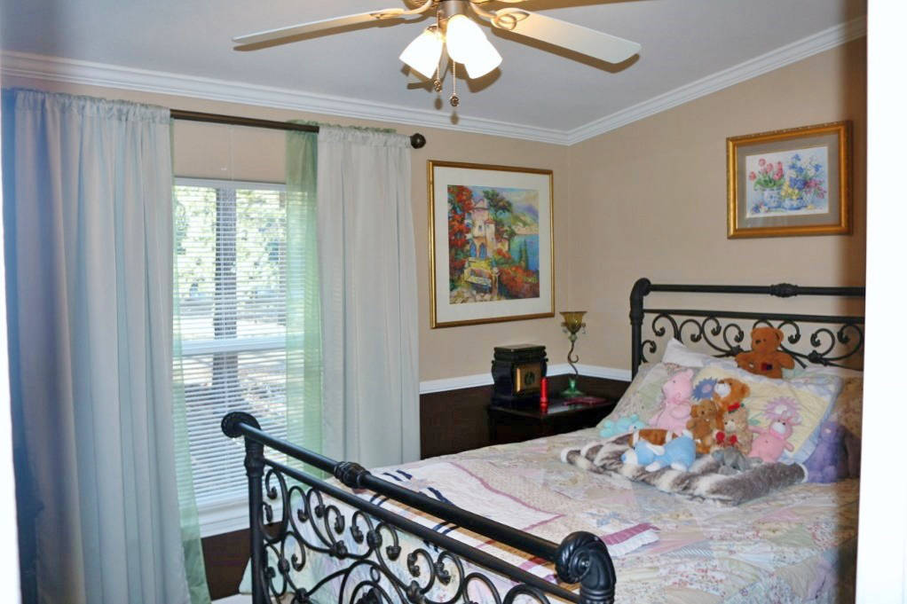 180 acre ranch with four homes and a river runs... Cromberg, Plumas