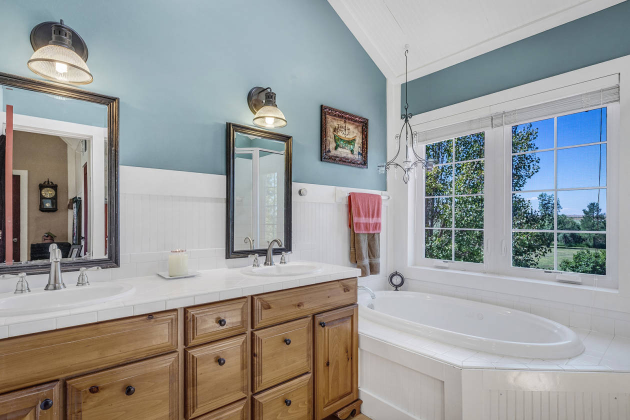 253 Acre Horse Property with Indoor Arena & Beautiful Home Keenesburg