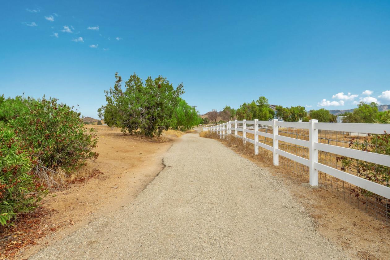 Expansive 5-Acre Estate - photo 24