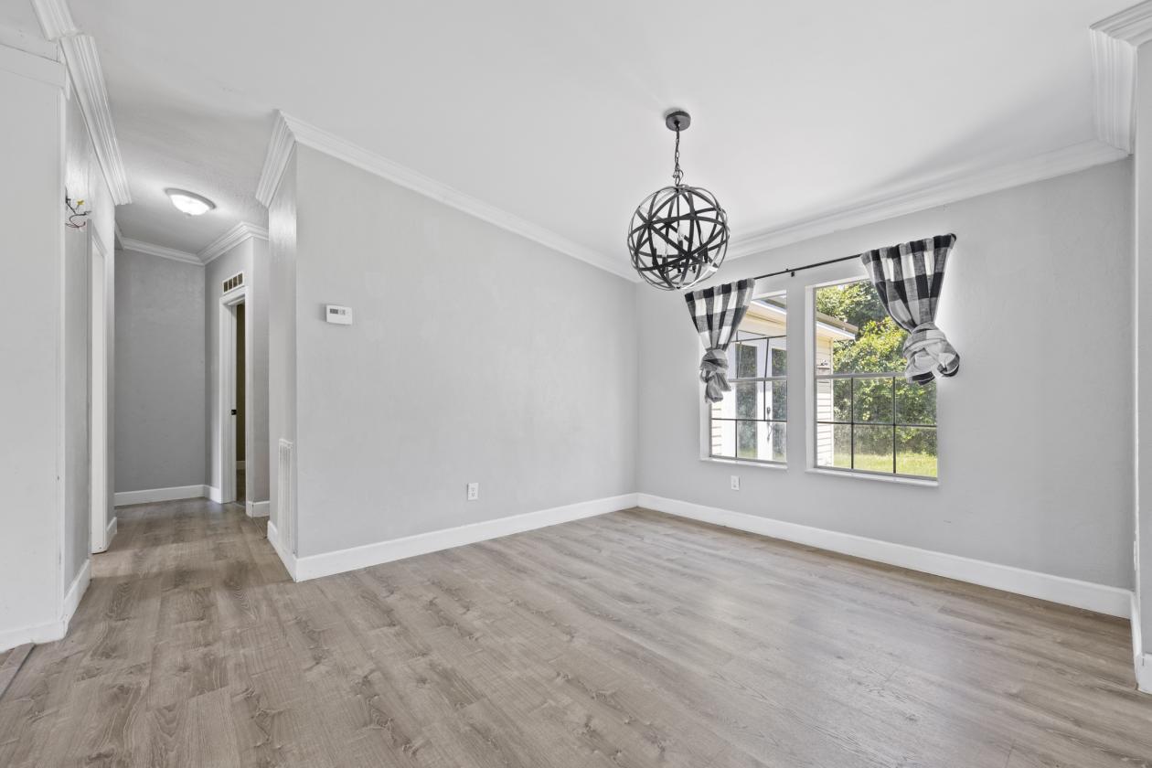 Beautiful Home and Acreage - photo 6